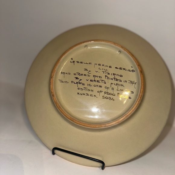 Veneto Flair La Belle Femme Series Lily Plate V Tiziano Hand Painted Italy #5034 - Picture 4 of 4